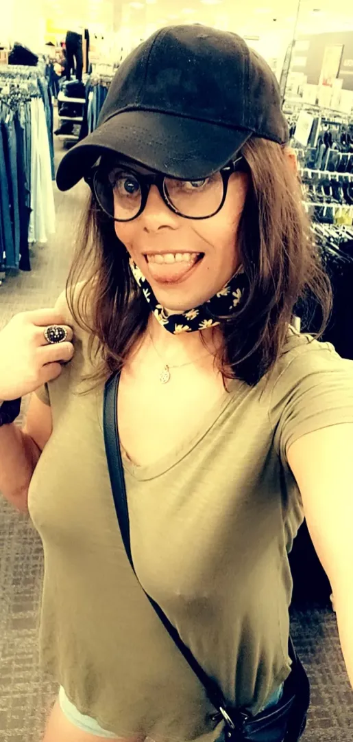 braless and messy hair can be a cute vibe:)