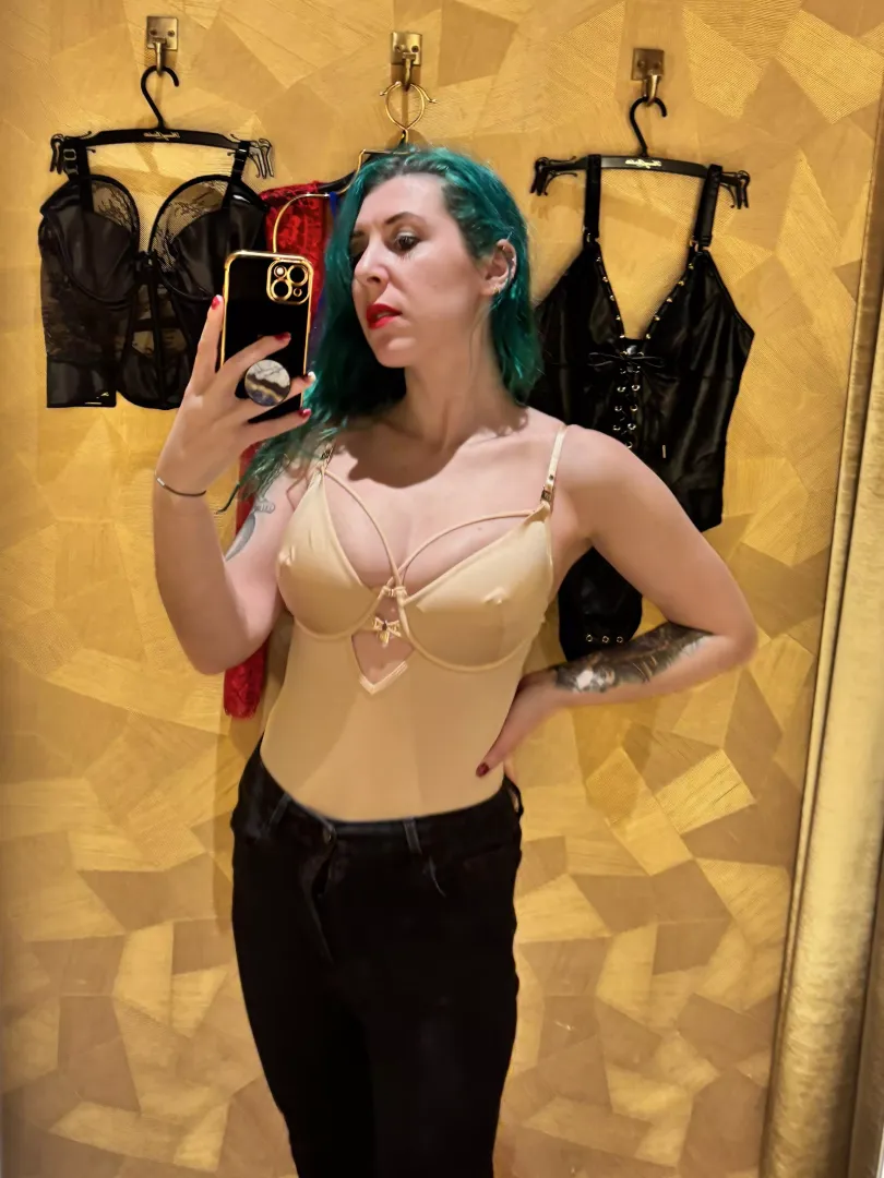 Braless in the fitting room
