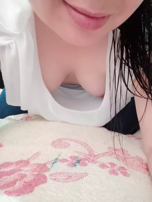 Braless Monday at the office 😏 Don't tell my boss!