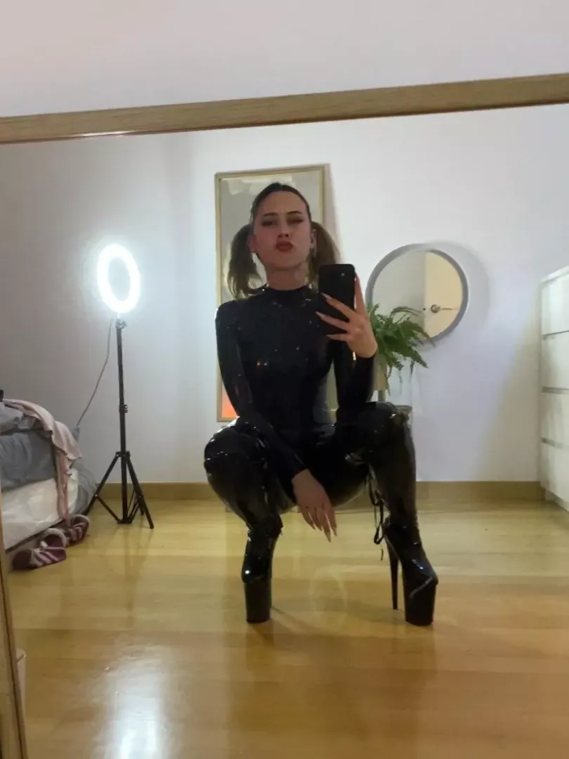 Brat in latex