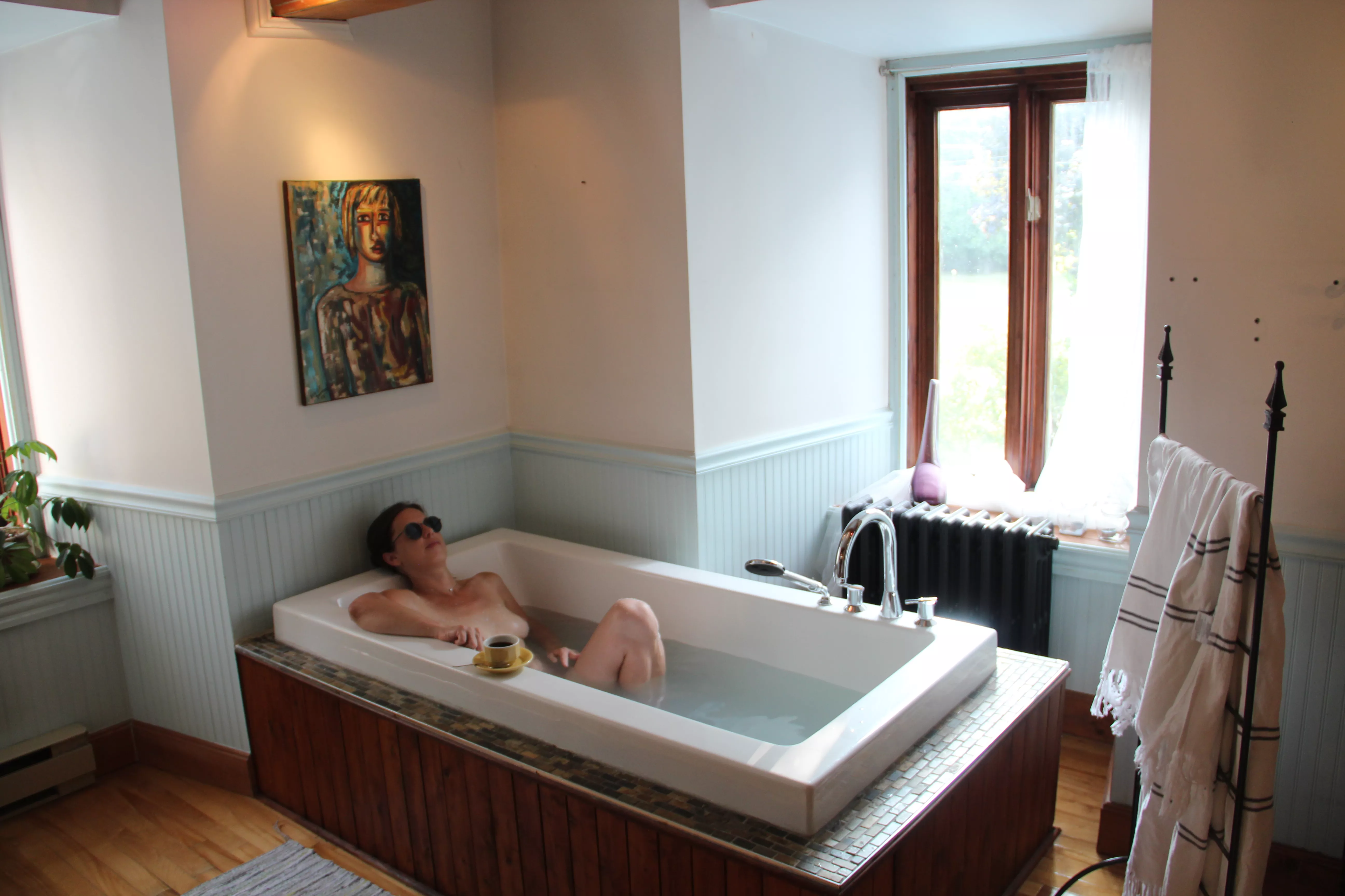 Bring me coffee in the bathtub and jump in F48