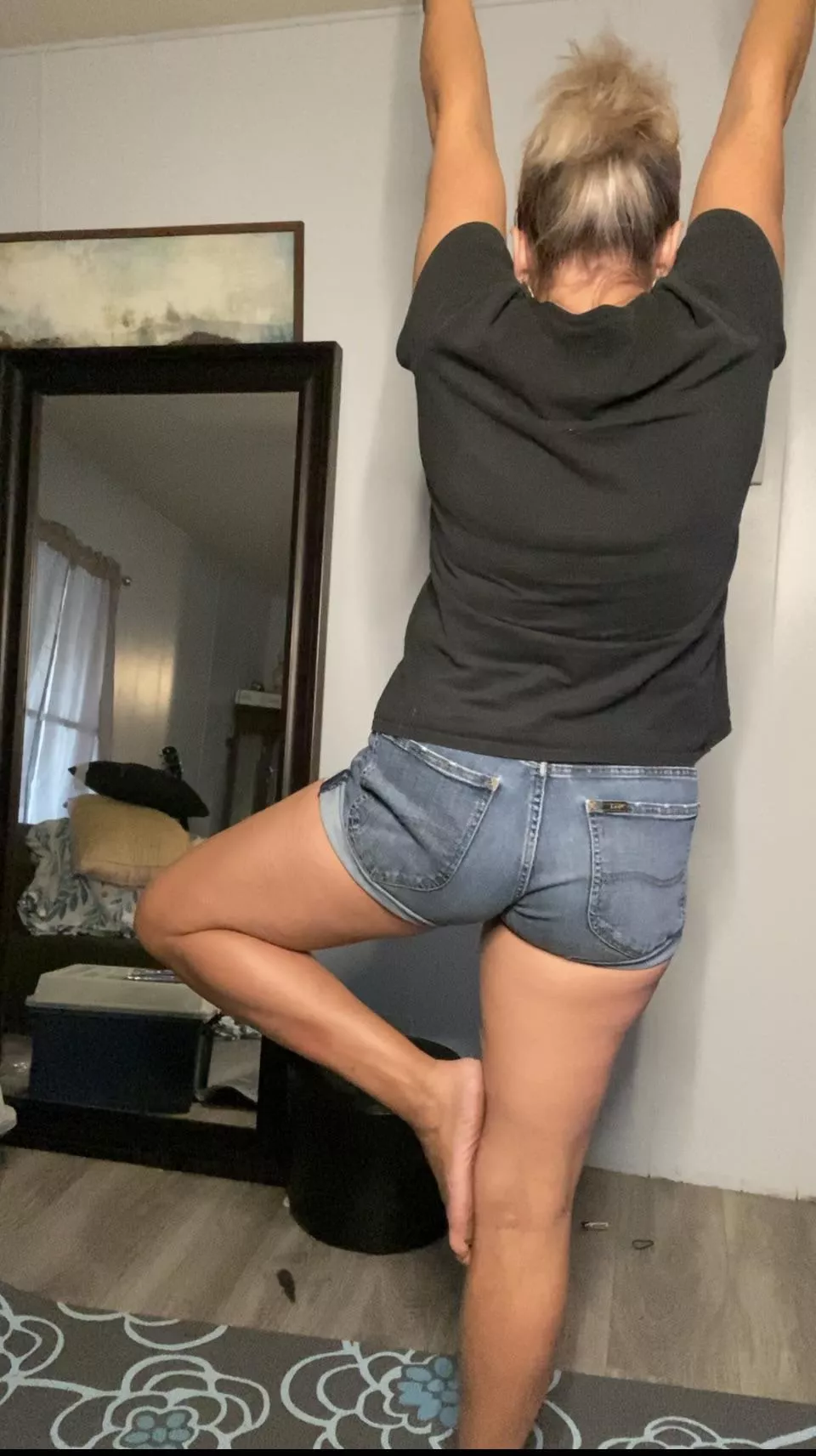 Bringing yoga back into my daily routine. 🤍