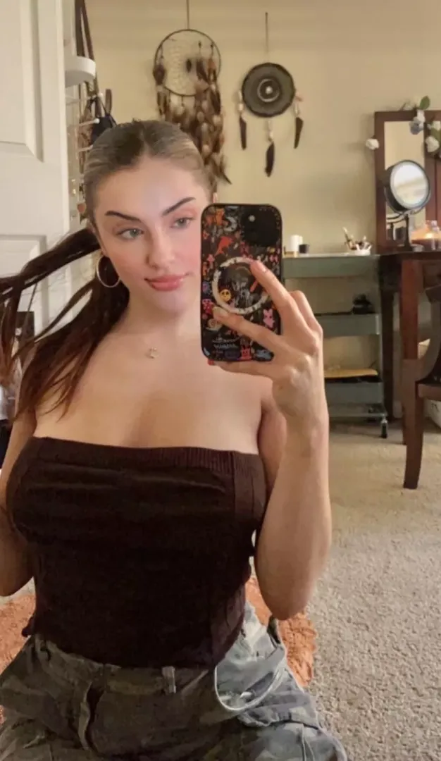 Brown top beauty