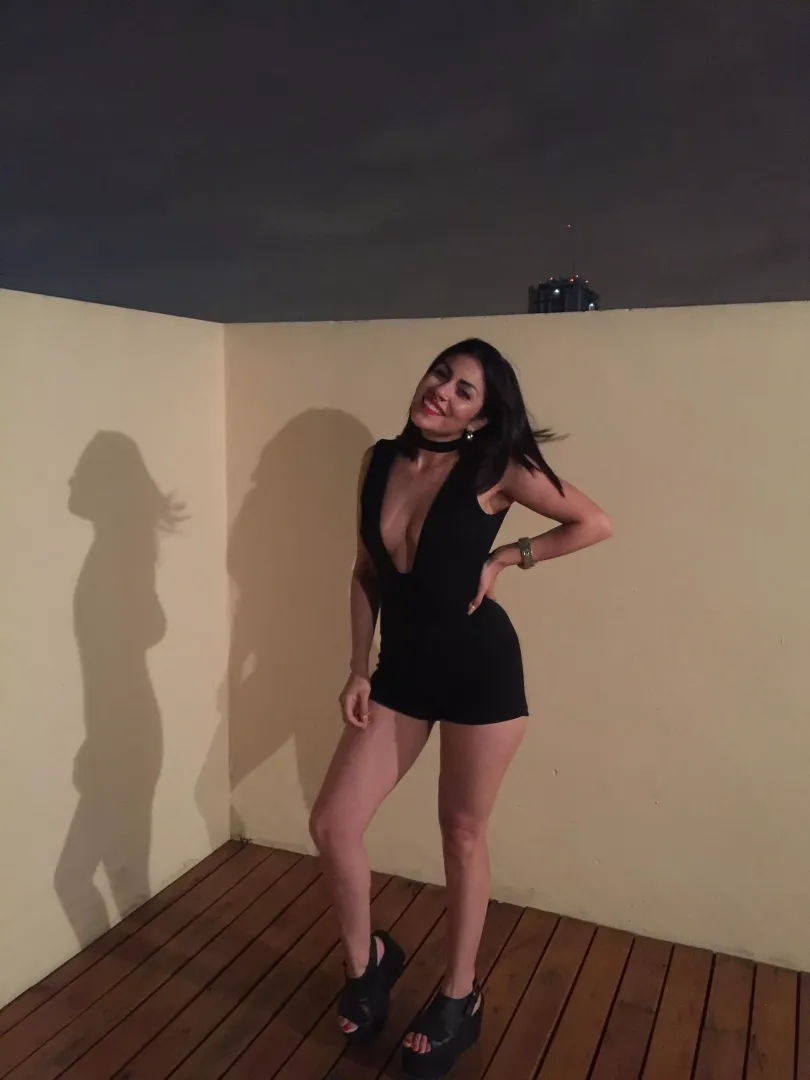 brunette latina