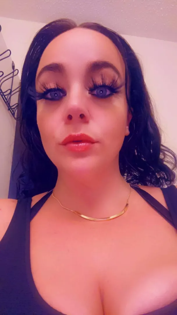 Brunette mama