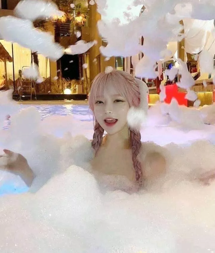 Bubble bath? No, bubble pool!