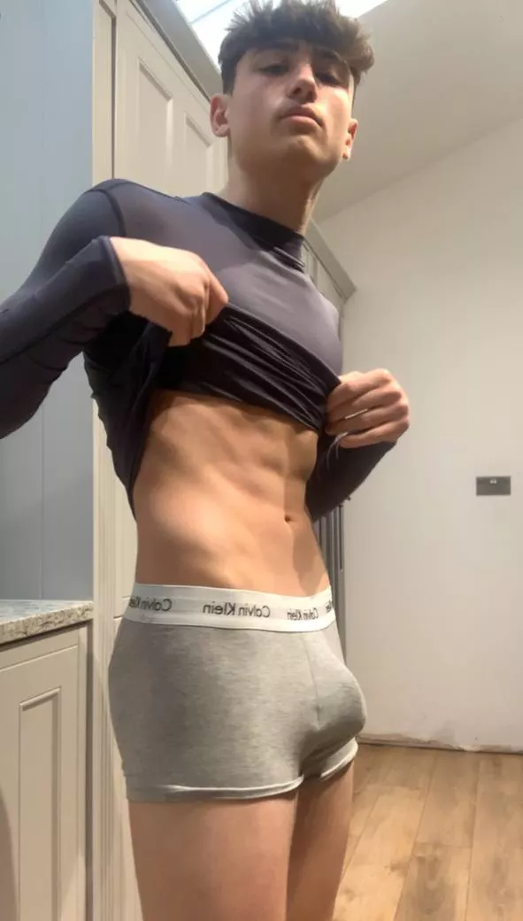 Bulky bulge 🍆
