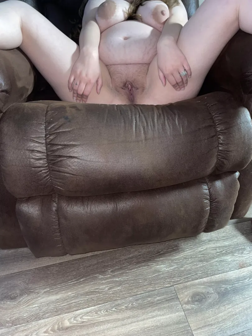 Bury your cock in my pregnant pussy :)