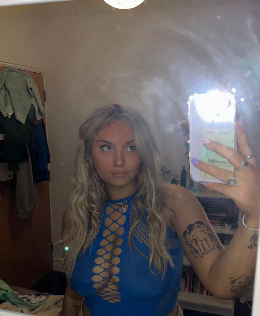 busty slut reagan