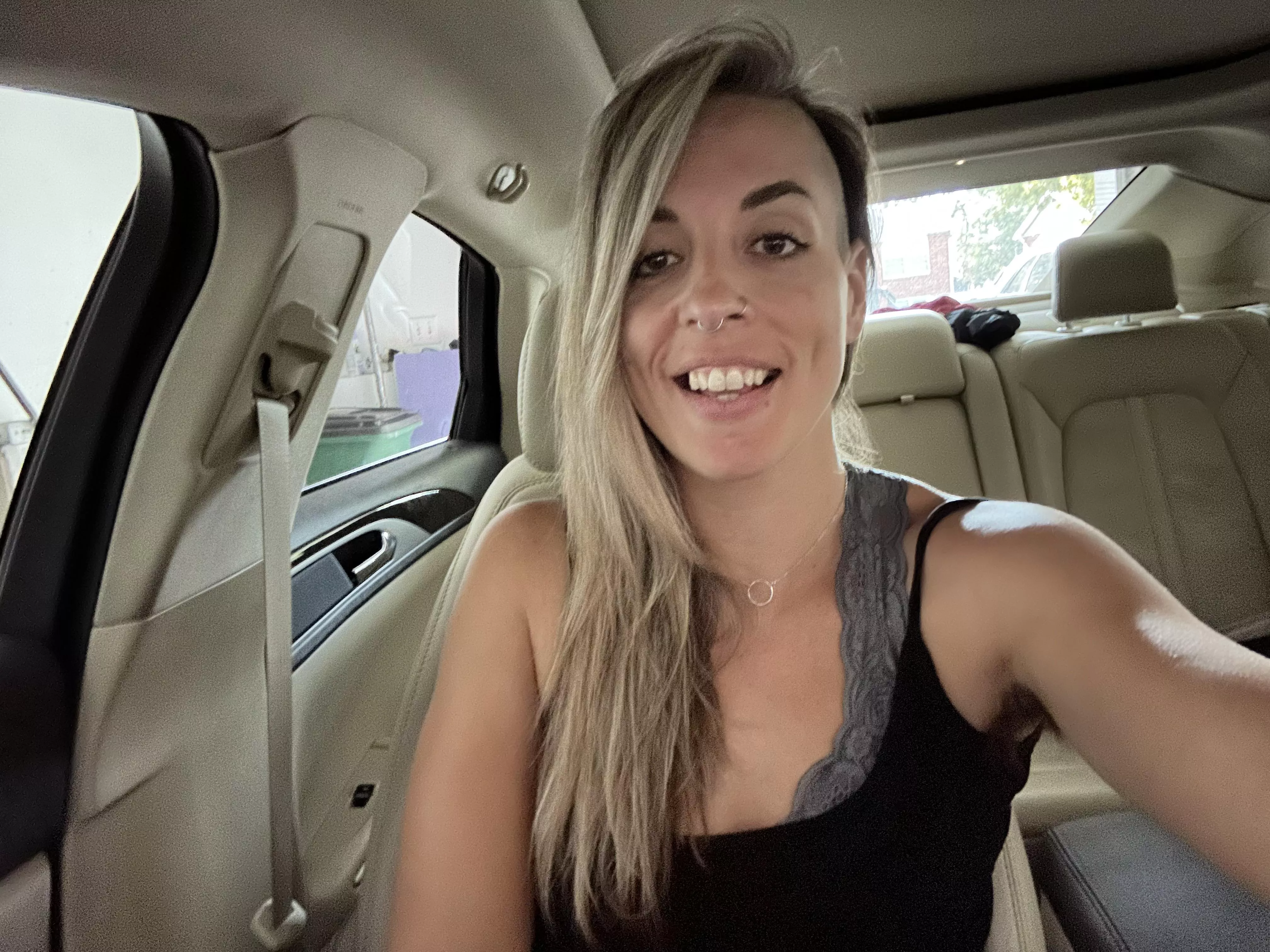 Busy Sunday with new friends planned! Have a great day lovies! (F)