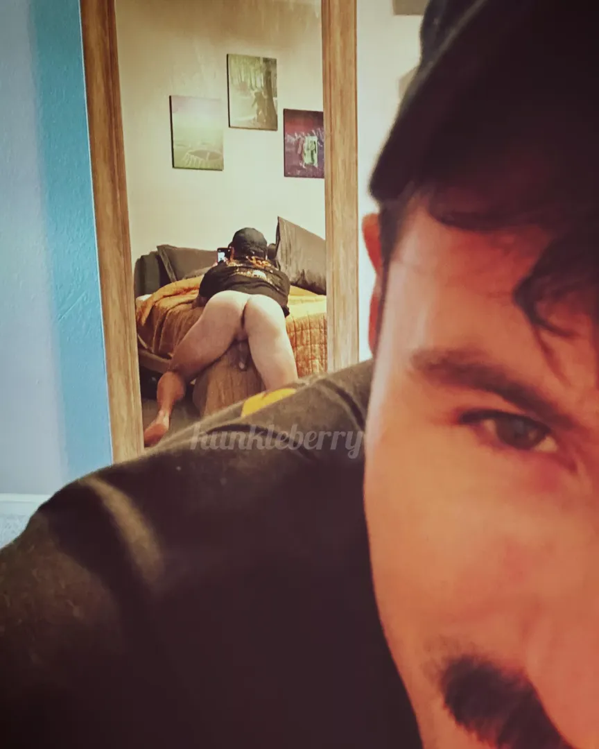 Butt and stache are on point 👌🏼