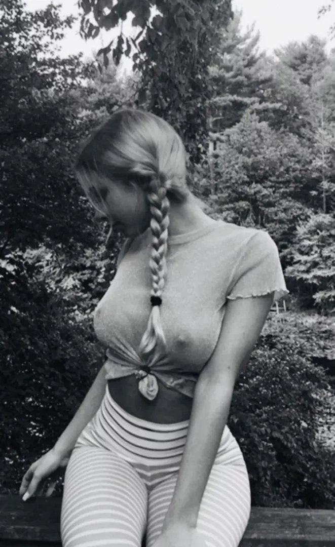 B&W