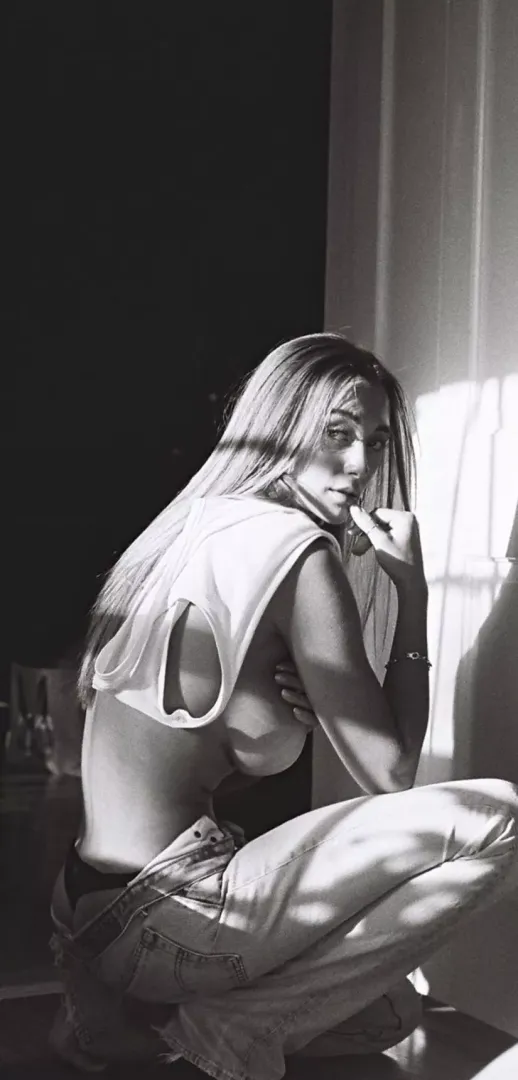 B&W