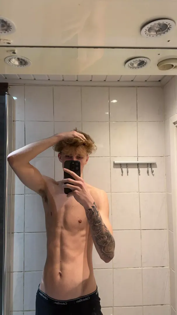 Can a 6’8 guy be someones toy?🥺🥺