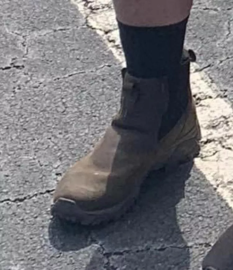 Can anybody ID this boot?