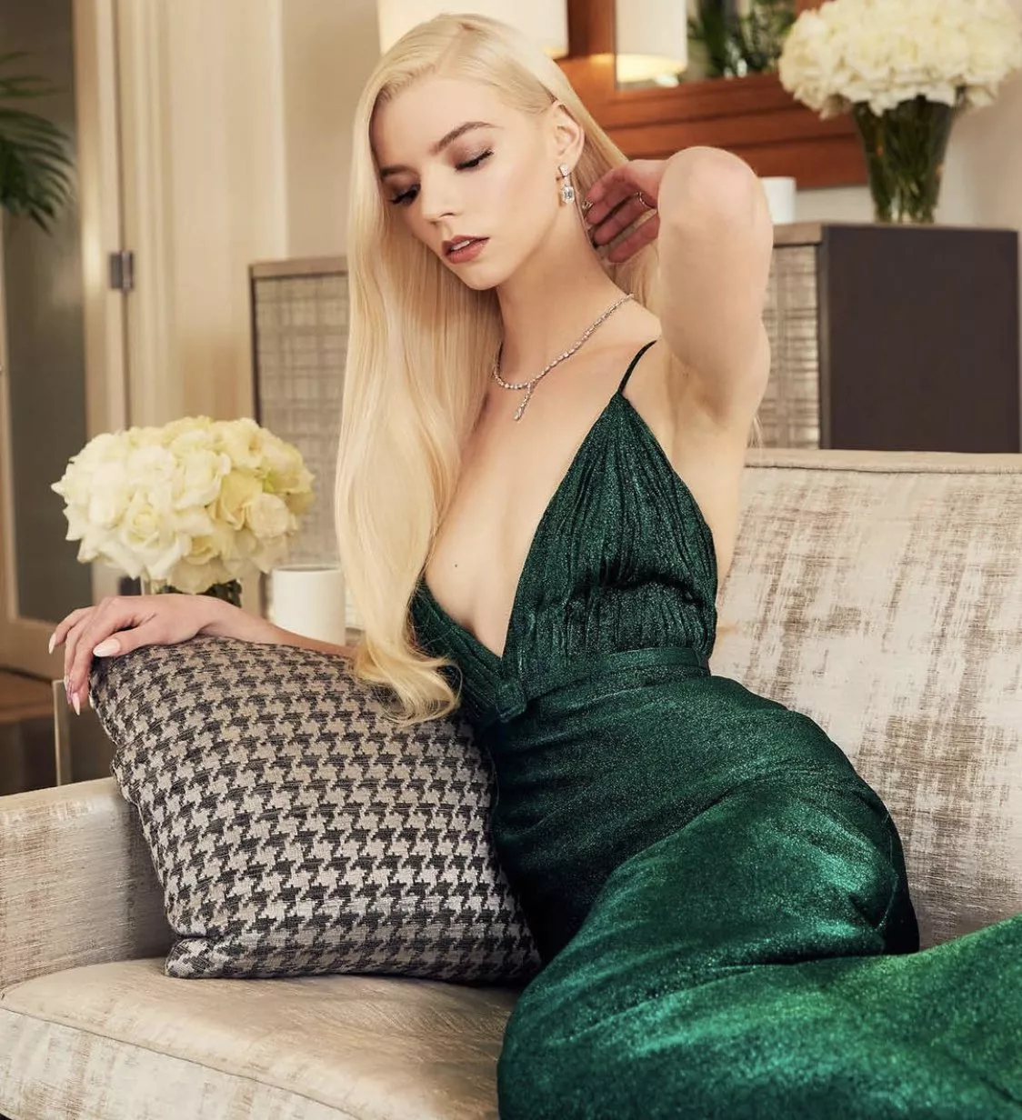 Can anyone dominate me as Anya Taylor-Joy, Elizabeth Olsen or Madison Beer and maybe even make me eat my own cum?