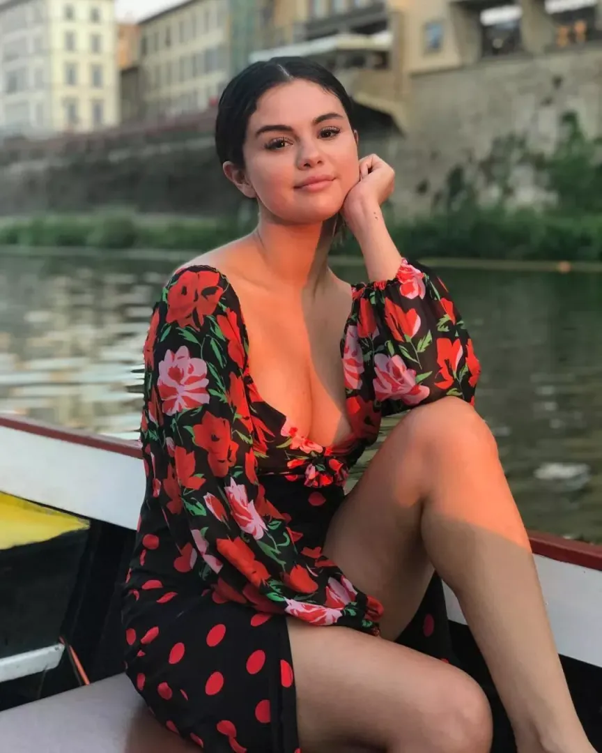 Can anyone rp or give me joi as Selena Gomez, Ariana Grande or Victoria Justice for me?