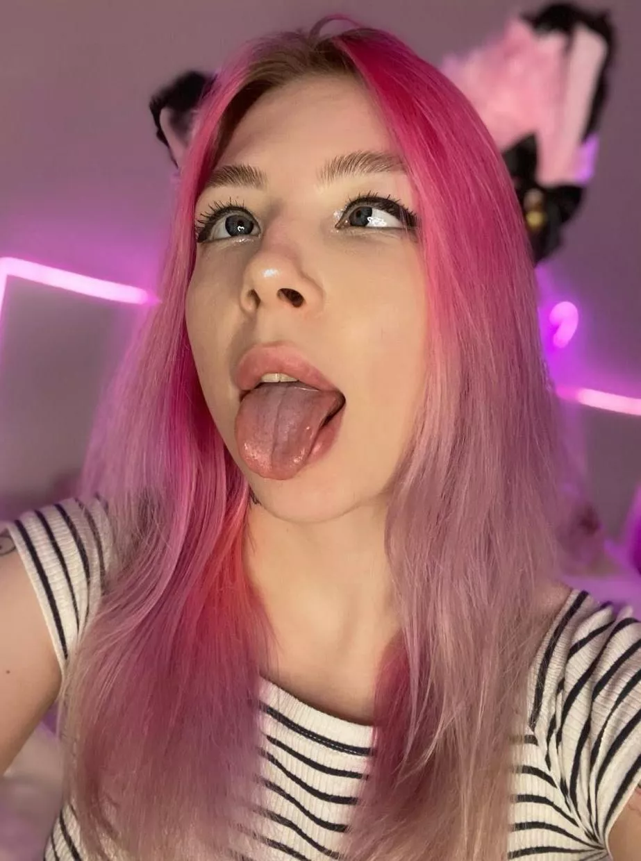 Can I be the girl you jerk off to tonight? ❤️