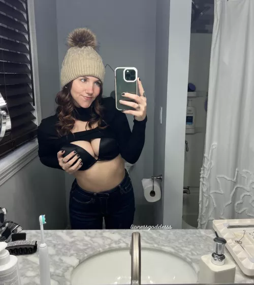 Can I be your new years kiss?💋