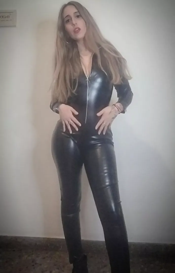 Can I seduce you dressed like this?