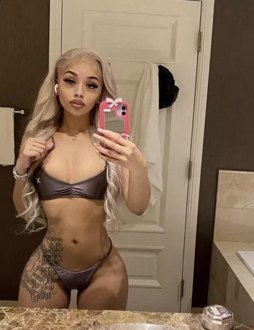 Can someone send me pics of irl girls to jerk off to