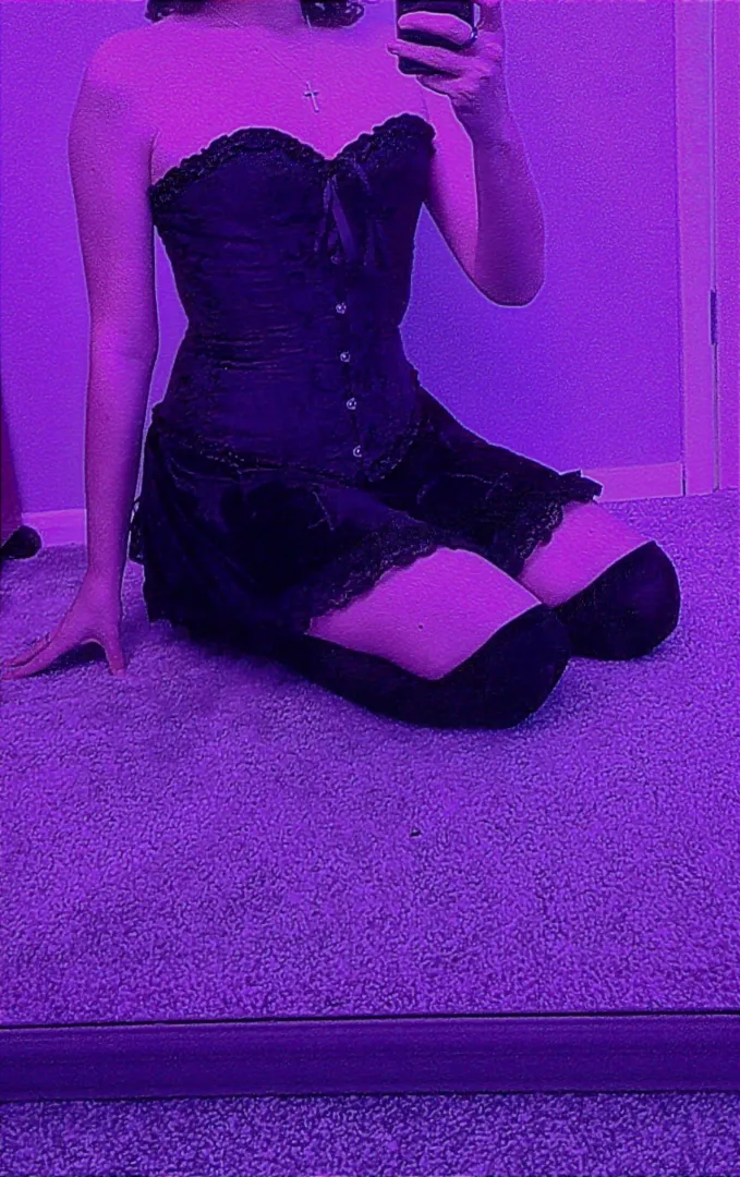 Can sum1 give me cuddles please? 🥺👉👈💗🖤💗🖤