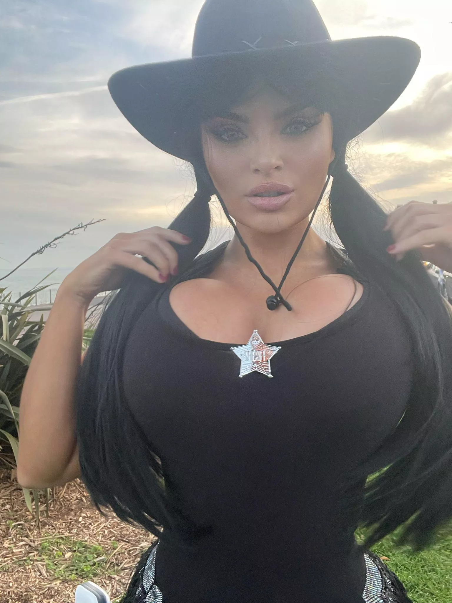 Can this bimbo arrest you