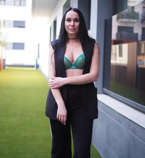 Can this sexy body seduce you?