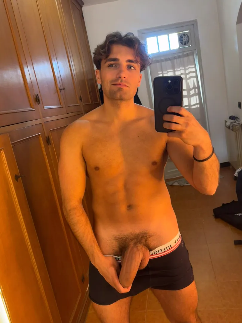 Can u hold it for me? It’s heavy 