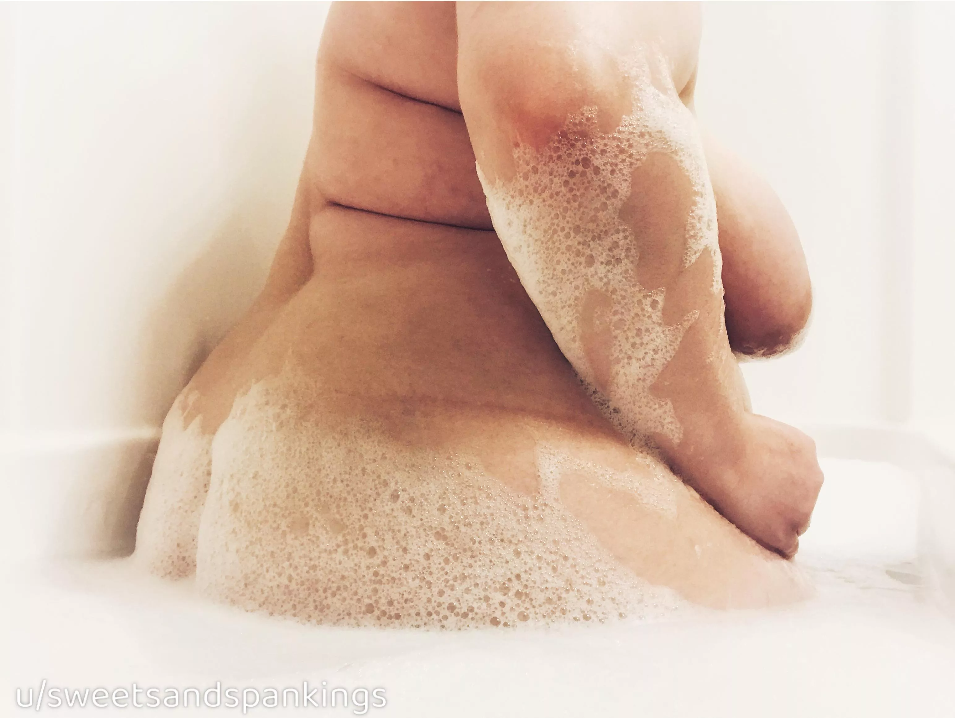 Can we get dirty again? Cum talk to me 👅