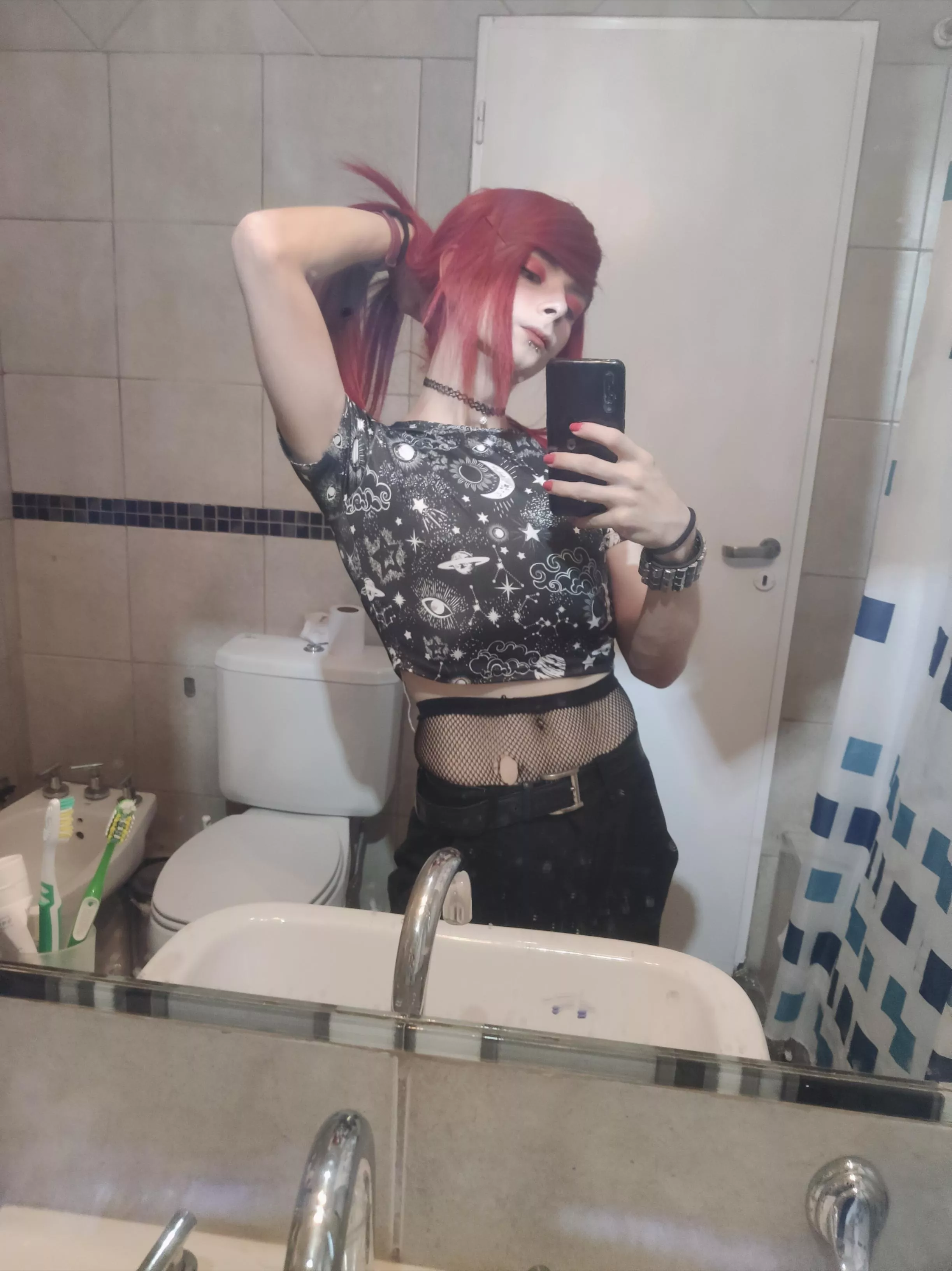 can we normalize femboys using their own dyed hair? everyone thinks that I use a wig, then have to show my hair roots 😅