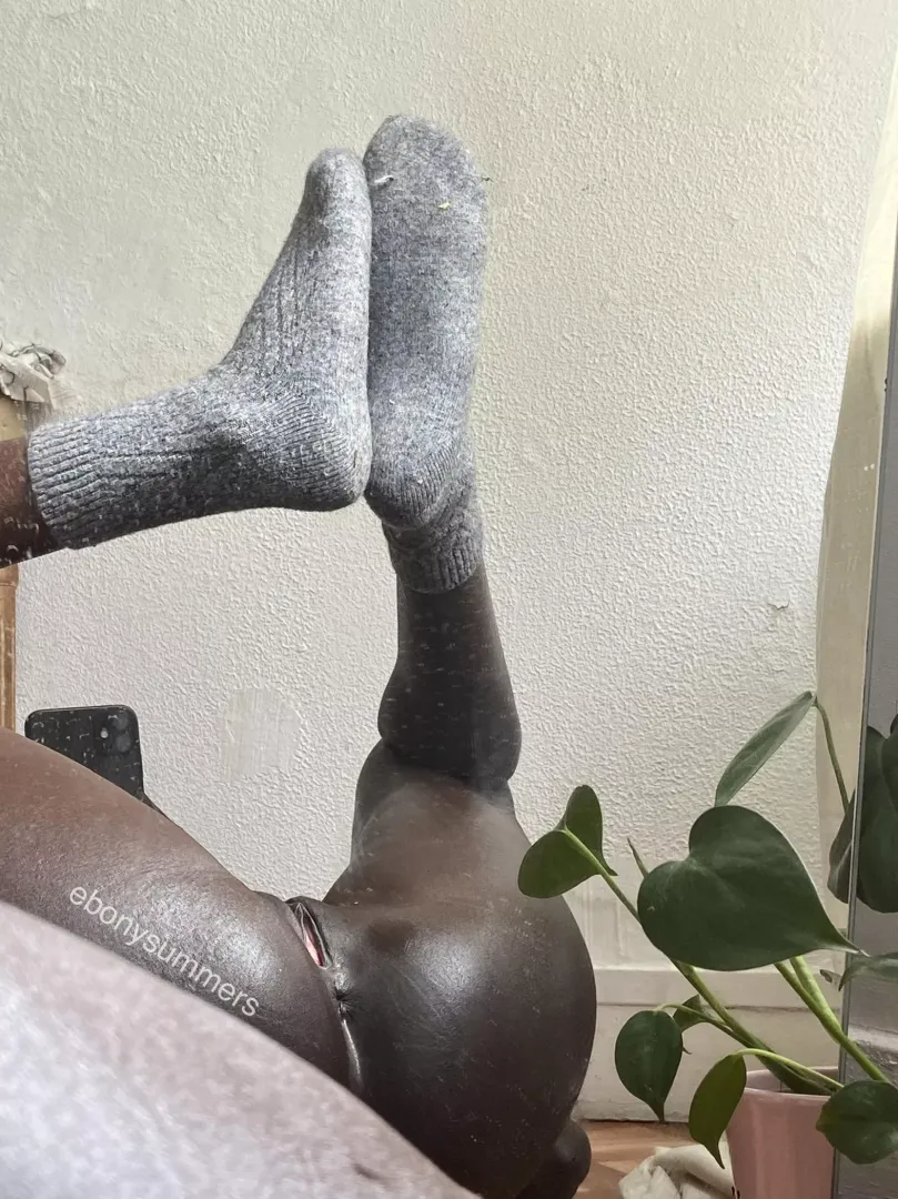 Can you get this chocolate pussy melting all over your dick