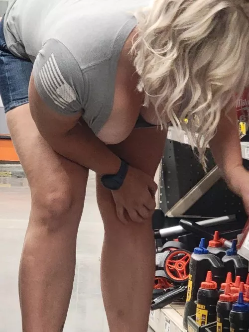 Can you help me find a screw? Please baby?