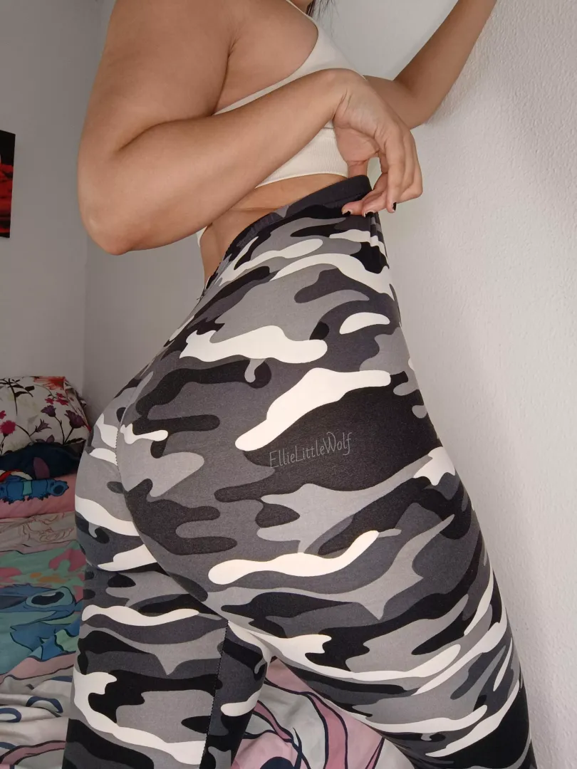 Can you hold me while I'm exercising?