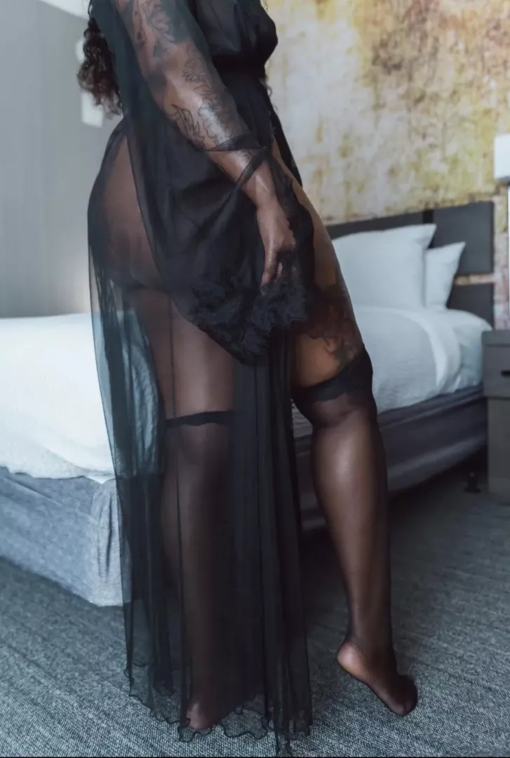 Can you imagine being under this ass... 