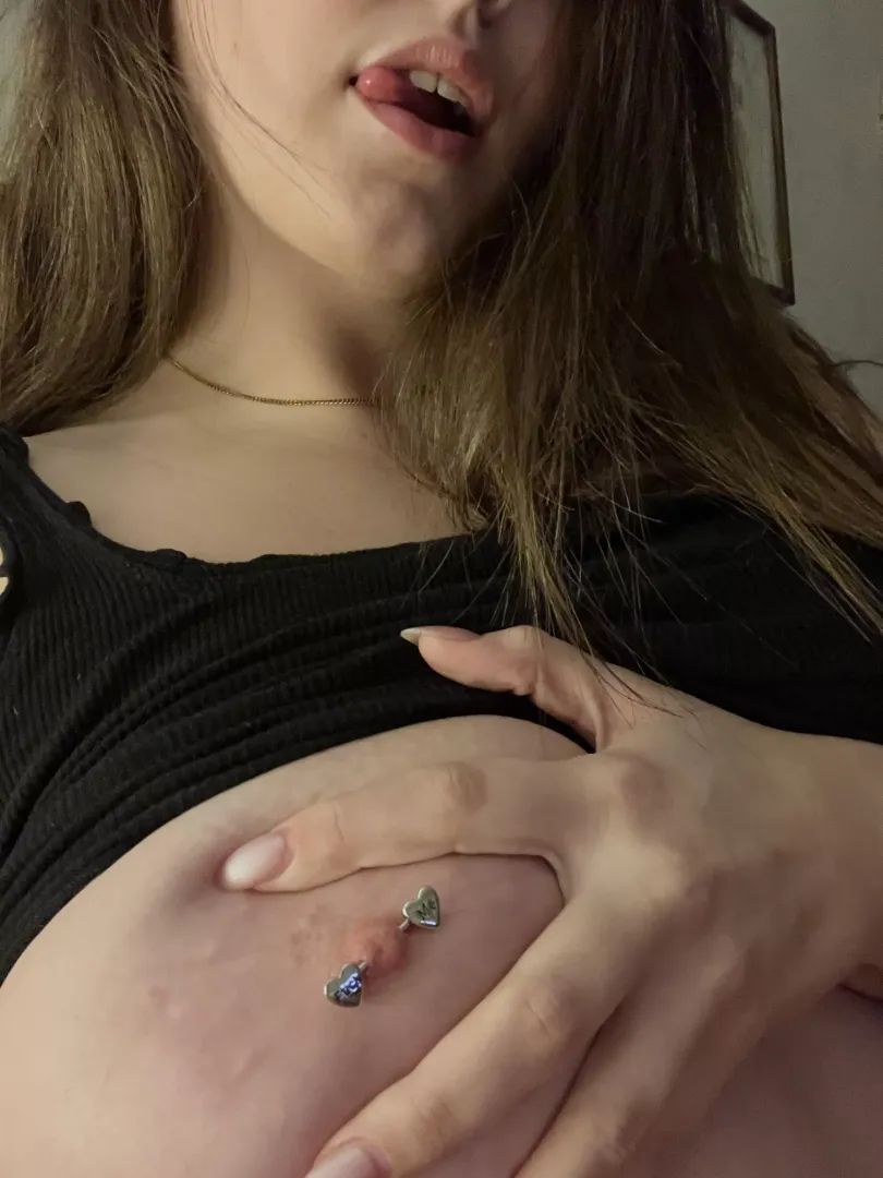Can you read what my jewelry says?