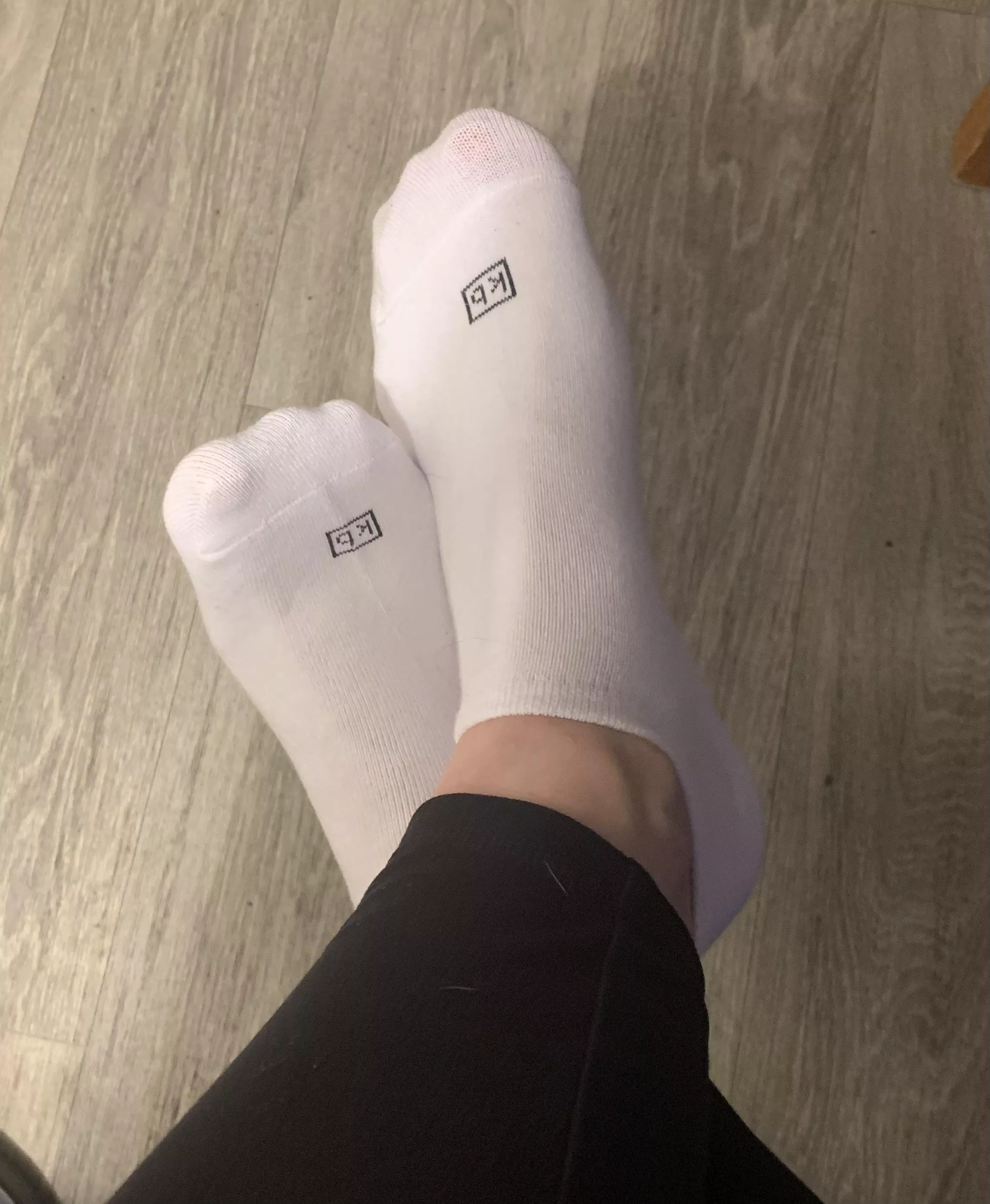Can you spot my red toes?