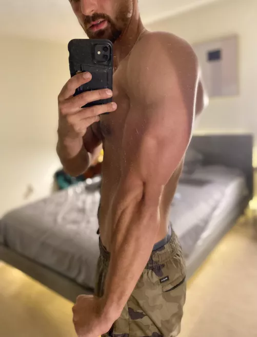 Can you tell I swing a hammer all day