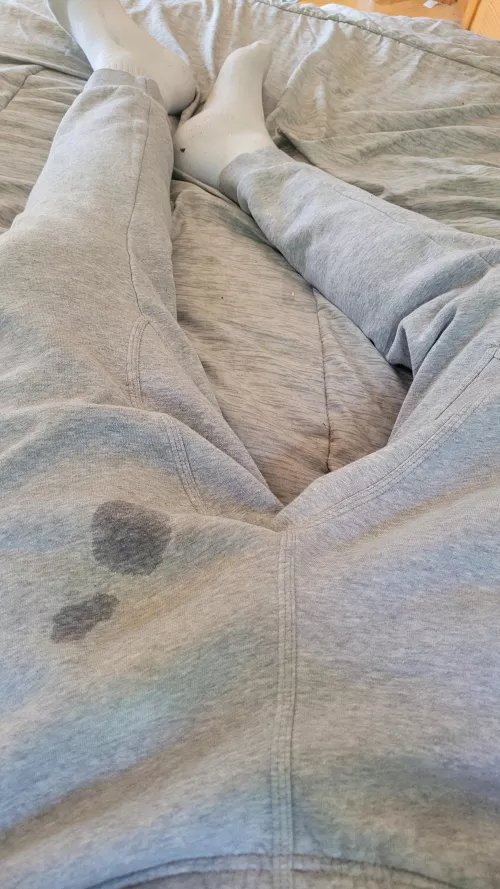 Can you tell I'm (too) excited grey sweatpants season is back? 😋💦