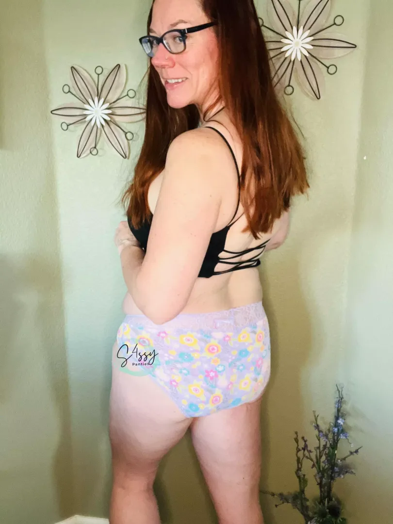 Can’t decide? Get both! Bogo 50% panties and add ons for my spring cleaning sale. All panties come with 24hr wear, workouts, pics, vacuum sealing and tracked shipping. Fet friendly. Let discuss what you’re wanting. [usa] [selling] Staring at $35.
