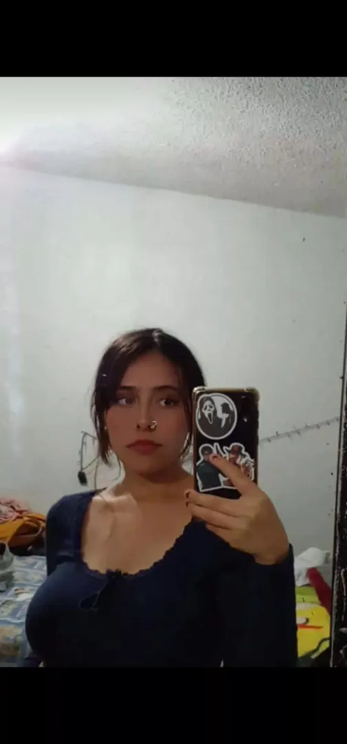 Can't saw her eyes