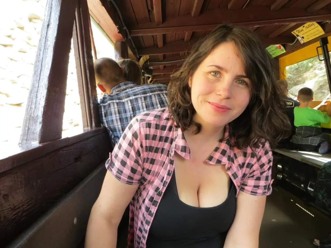 Casual cleavage