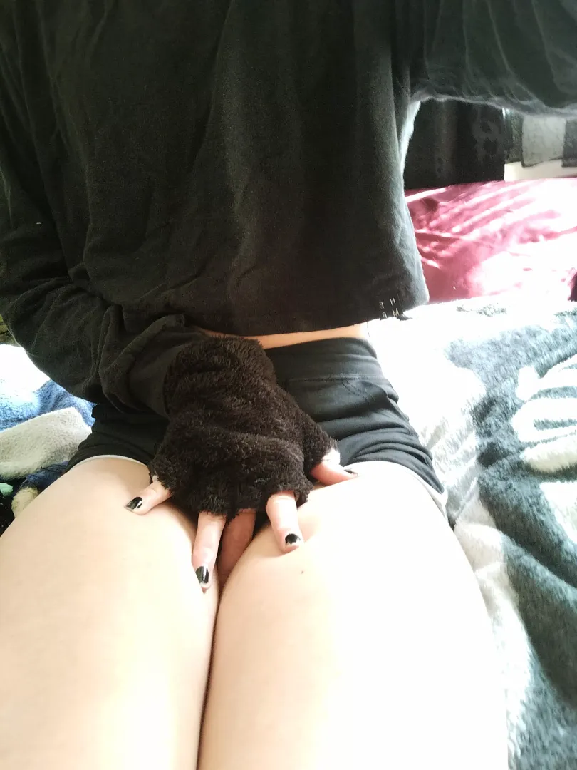 Cat boy thighs :33