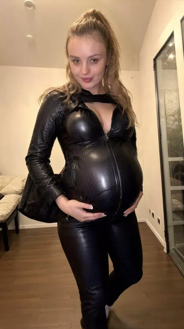 Catwoman Gets Pregnant