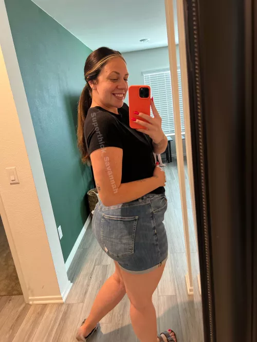 Check out more of my milfy self @Superthick.Savannah Link below