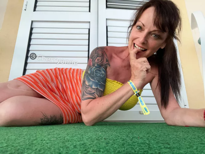 Cheeky mature milf ;) 