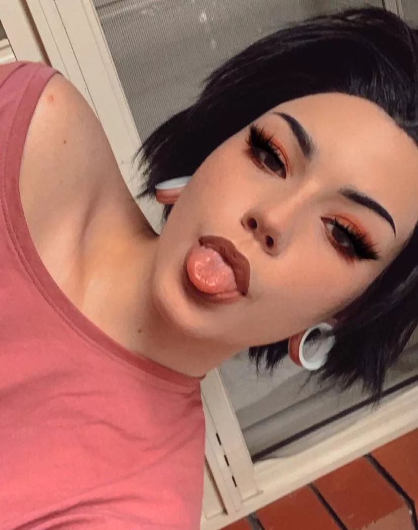 Cheeky tongue for you this morning 😝