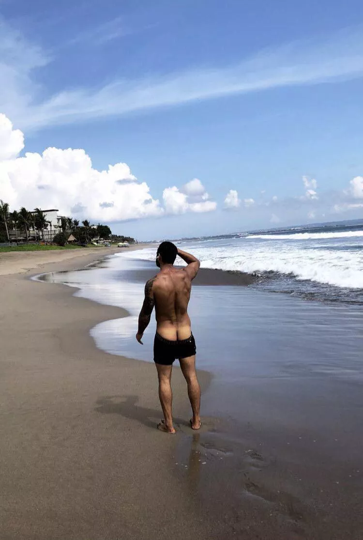 Cheers to hump day! 🍑