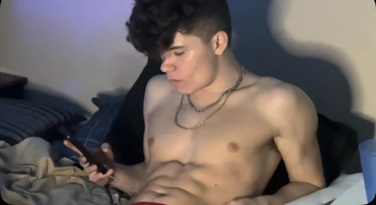 Chillin on da bed