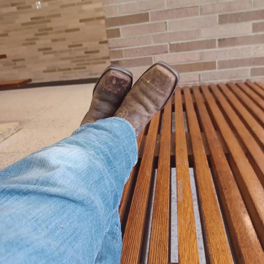 chilling with my Justin's